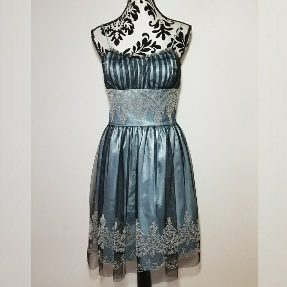 Morgan & Co JR Lace dress - Picture 3 of 8